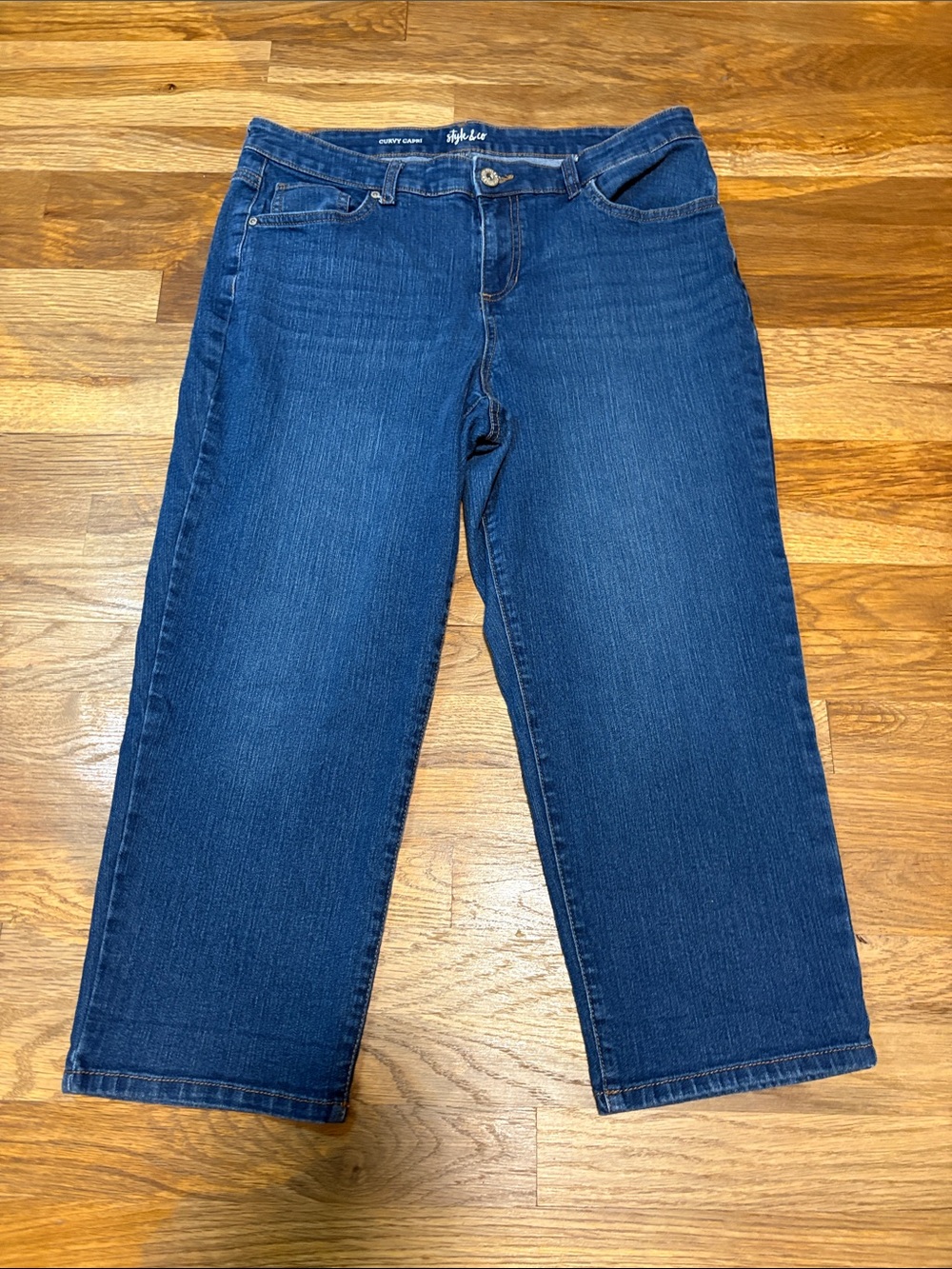 STYLE & CO curvy capri jeans
